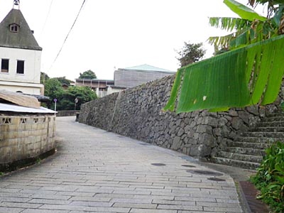 ≺茩