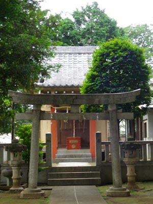 坂途中にある 豊敬稲荷神社