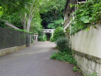 岡本八幡神社参道