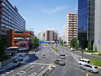 坂下の中原街道と第二京浜国道との合流点