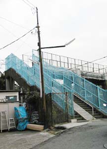 跨線橋の階段